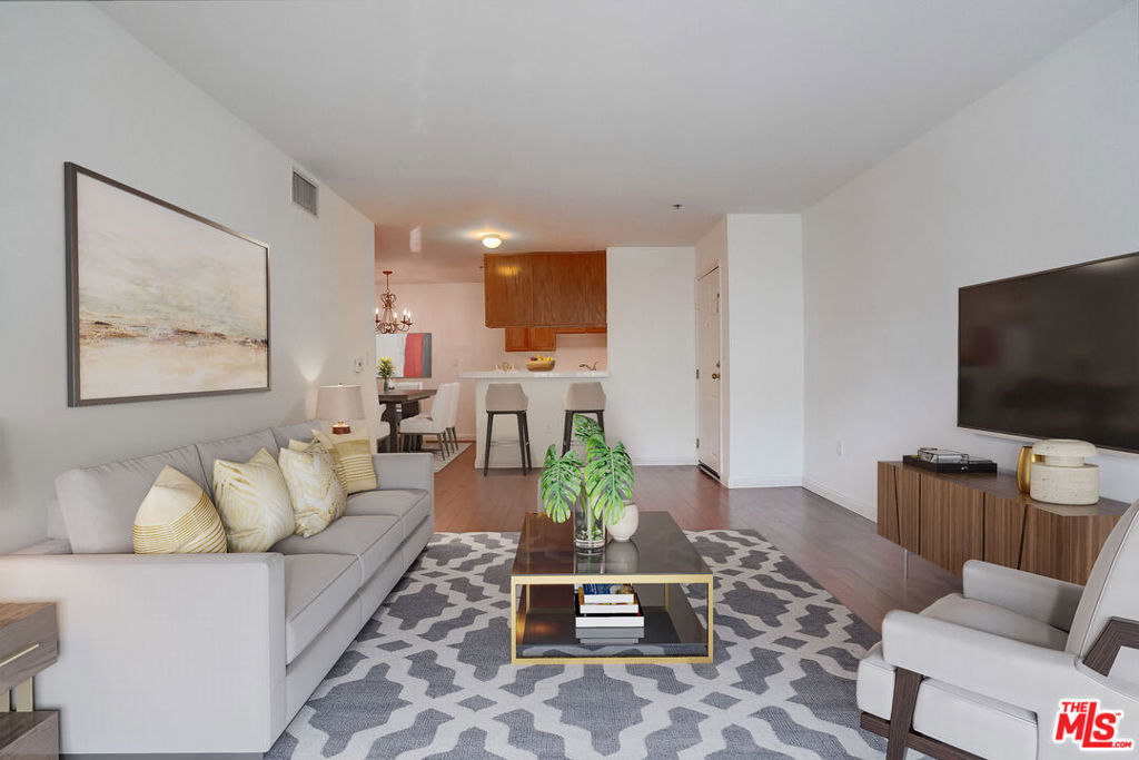 4501 Cedros Avenue 102, Sherman Oaks, CA 91403