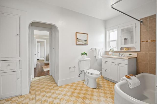 417 Belleville Boulevard, Half Moon Bay CA: https://media.crmls.org/mediaz/5c39a09d-a58c-49e9-bc3d-2db9a03a72cd.jpg
