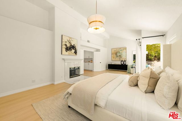 22248 Cairnloch Street, Calabasas CA: https://media.crmls.org/mediaz/5c39b540-8205-4d8a-8357-20028f99aa44.jpg
