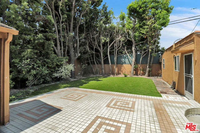 1107 Alfred, Los Angeles CA: https://media.crmls.org/mediaz/5c3a3705-0041-455a-8059-0ac3f2e0cb95.jpg