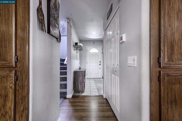 1795 Walnut Creek Dr, Santa Rosa CA: https://media.crmls.org/mediaz/5c3ae479-aa28-43b6-b465-f8952ebb1ba8.jpg