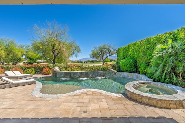 306 Loch Lomond Road, Rancho Mirage CA: https://media.crmls.org/mediaz/5c3b7e5c-b18b-487c-b63c-bf5db1d636d9.jpg