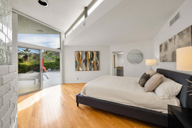 345 W Crestview Drive, Palm Springs, CA 92264