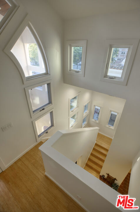 426 S Swall Drive, Beverly Hills CA: https://media.crmls.org/mediaz/5c3c0aae-63b3-476e-9d18-705293278e95.jpg