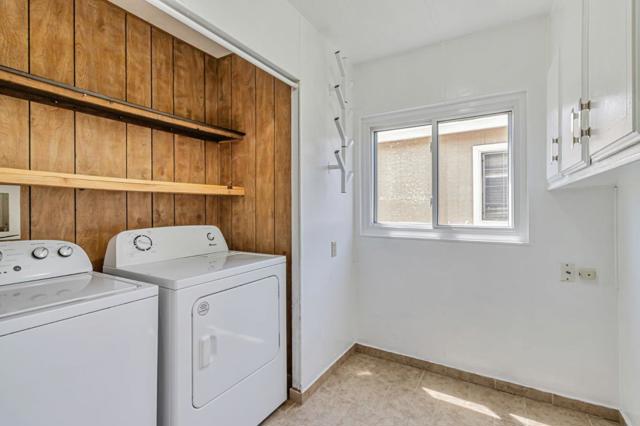 812 W Clover Road, Tracy CA: https://media.crmls.org/mediaz/5c3c4bc8-87b9-42ef-879e-85f078ba2830.jpg