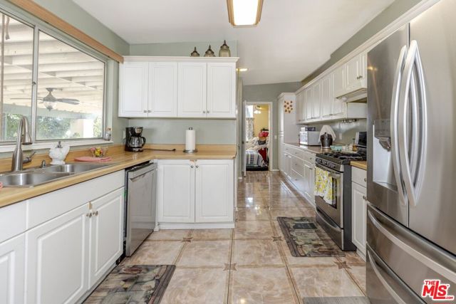 14175 Bergstrom Place, Sylmar CA: https://media.crmls.org/mediaz/5c3cb5f7-caed-44ee-82ea-4e5af6036357.jpg