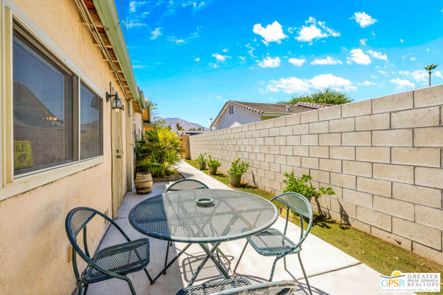 2222 N Acacia Road, Palm Springs CA: https://media.crmls.org/mediaz/5c3d2de1-8c09-4192-87ce-1aab35e04709.jpg