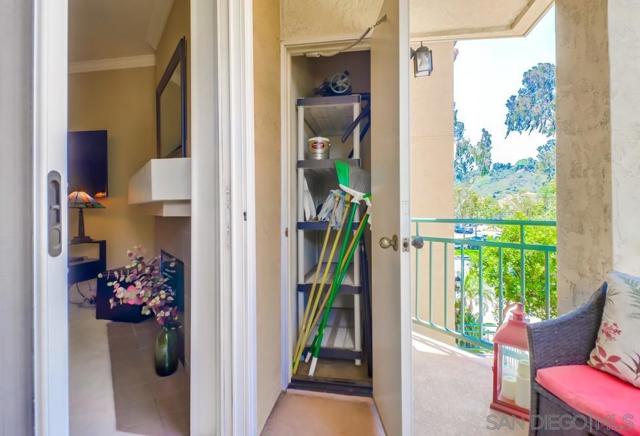 2020 Camino De La Reina, San Diego CA: https://media.crmls.org/mediaz/5c3d4b0e-6e42-4fe2-9009-25a8b986d076.jpg