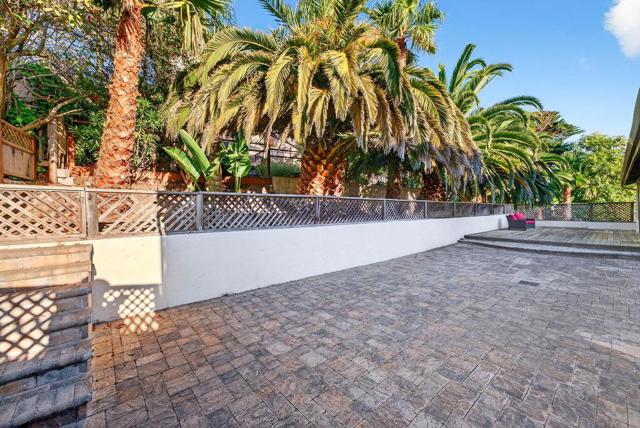 3475 Edgefield Place, Carmel CA: https://media.crmls.org/mediaz/5c3d8983-8a73-49e3-beb6-601ce9f43f39.jpg