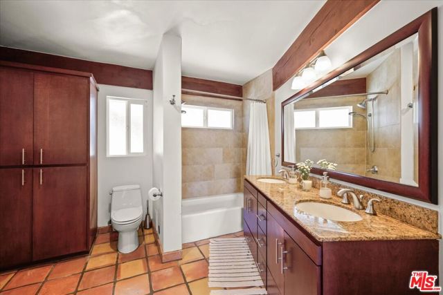 1746 Deerhill Trail, Topanga CA: https://media.crmls.org/mediaz/5c3d963f-51e3-457c-bef2-a3b449f687de.jpg