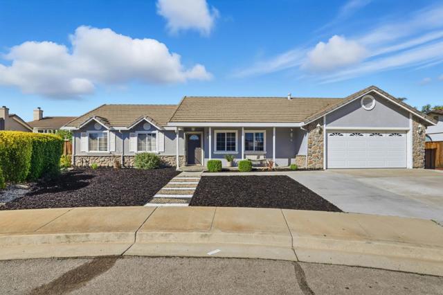 1680 El Camino De Vida, Hollister CA: https://media.crmls.org/mediaz/5c3dd908-a101-4699-9fb3-6a84b0b083a0.jpg