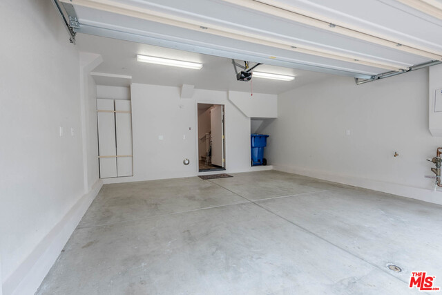 7254 N CEDAR Road, Van Nuys CA: https://media.crmls.org/mediaz/5c3df37a-5447-4840-8295-e387106b73bf.jpg