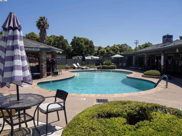 156 Dogwood Pl, San Ramon CA: https://media.crmls.org/mediaz/5c3e4ac3-7e13-4f63-9b48-793e17bb55d4.jpg