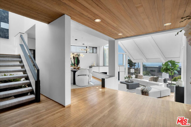 741 Marlin, Laguna Beach CA: https://media.crmls.org/mediaz/5c3e4cd7-126c-4213-8c6d-270e2a63c24b.jpg