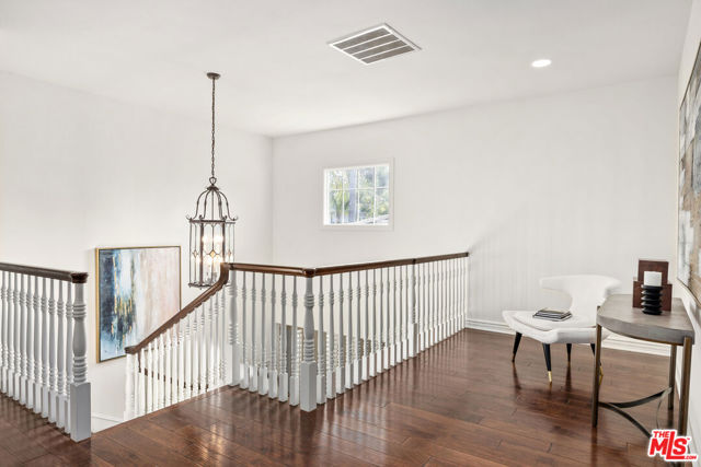 17400 Oak Creek Court, Encino CA: https://media.crmls.org/mediaz/5c3e52b3-4a1a-4452-ac7c-bff11a83a45c.jpg
