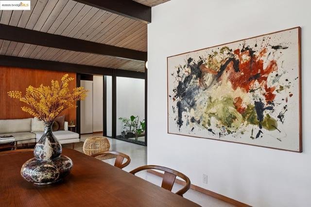 4020 Salem ST, Concord CA: https://media.crmls.org/mediaz/5c3e984e-5be1-4a72-bbf1-5b3d42fb25e6.jpg