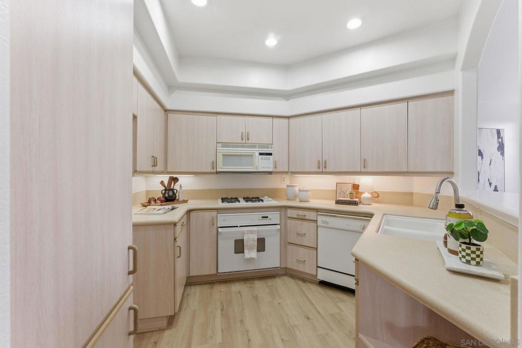 12041 Tivoli Park Row 2 - photo 6