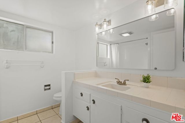 530 Evergreen Street, Inglewood CA: https://media.crmls.org/mediaz/5c3f08b9-9404-4995-9f7f-158130b0ab96.jpg