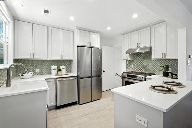 4030 Edwards Ave, Oakland CA: https://media.crmls.org/mediaz/5c402770-7feb-4669-8a16-584928545b59.jpg