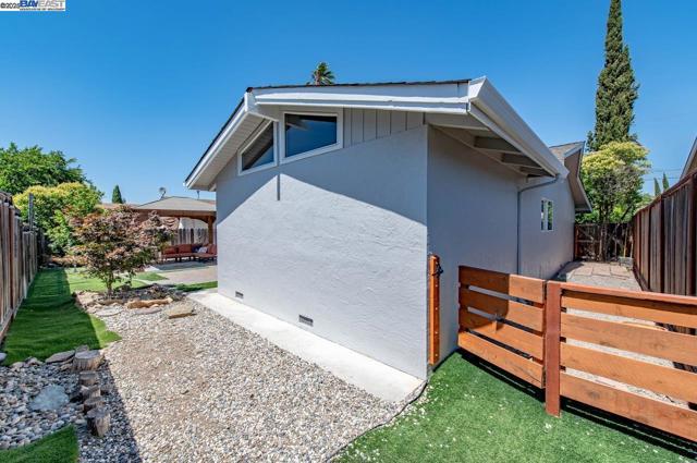 285 Edythe St, Livermore CA: https://media.crmls.org/mediaz/5c404b5b-ff97-4e00-9d3b-5236d05210c7.jpg
