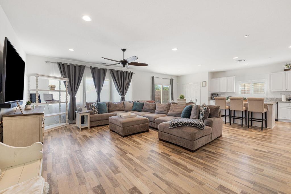 MLS #219139193DA image #2