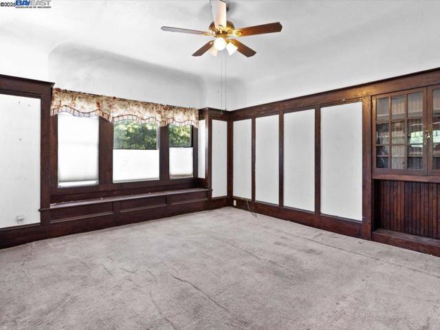 1013 Chestnut St, Oakland CA: https://media.crmls.org/mediaz/5c40a83d-08b0-400e-b9bf-58d29a89b11f.jpg