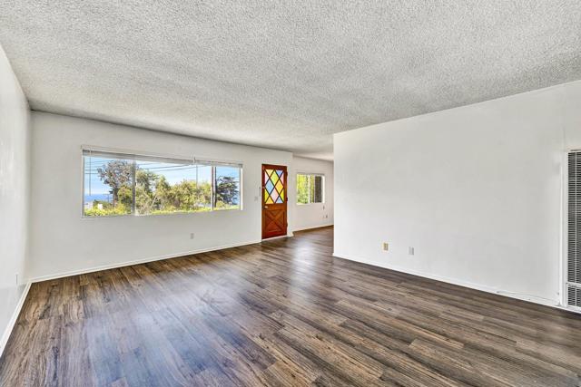 328 30 9th St, Del Mar CA: https://media.crmls.org/mediaz/5c40f37a-81e5-453d-b07a-473a109c2d3c.jpg