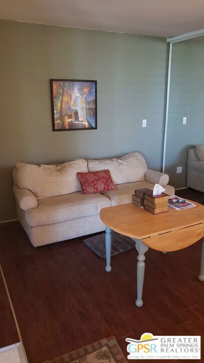 Family Room/Den pic 1