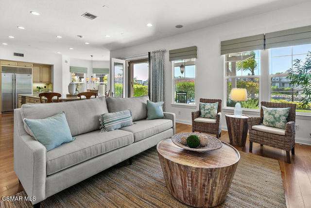 4014 Caribbean Street, Oxnard CA: https://media.crmls.org/mediaz/5c413627-5dca-40b6-96b3-5614ef669559.jpg