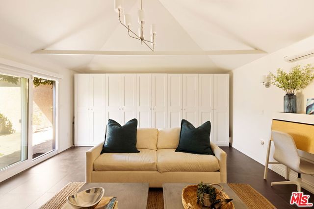 13128 Hartsook Street, Sherman Oaks CA: https://media.crmls.org/mediaz/5c414ca3-8619-4e2c-a160-10efac8fe8c7.jpg