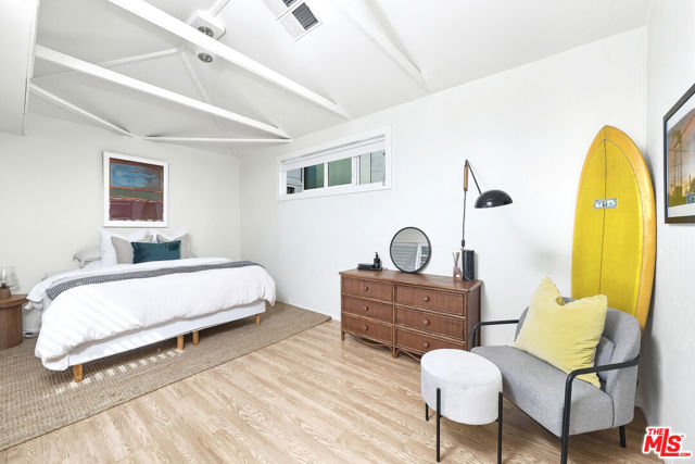 517 Venice Way, Venice CA: https://media.crmls.org/mediaz/5c415e03-ca6d-4785-81ae-edbef06135df.jpg