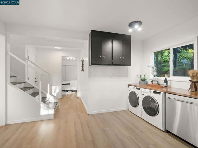 230 Fairlawn Dr, Berkeley CA: https://media.crmls.org/mediaz/5c418bda-7800-4a87-b321-1f0dc3bc1a65.jpg