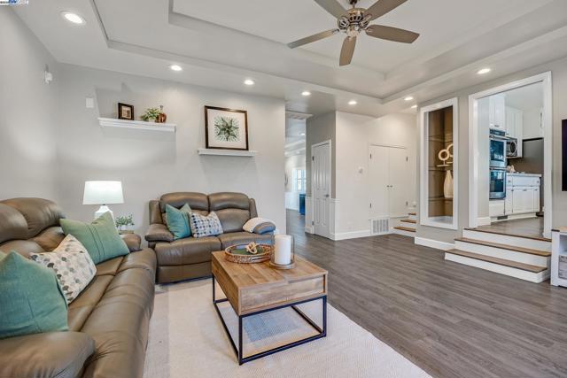 1153 Sherry Way, Livermore CA: https://media.crmls.org/mediaz/5c422b71-d710-4489-8dc3-679aa76fd34e.jpg