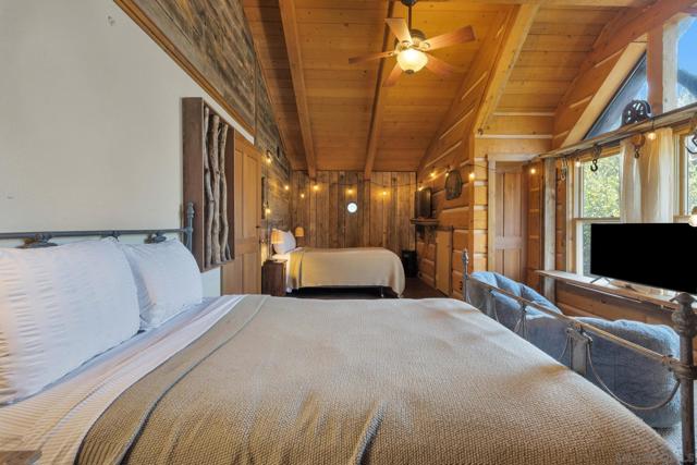 3131 Pera Alta Dr, Julian CA: https://media.crmls.org/mediaz/5c423905-2542-42dc-b546-0cd94a93c63a.jpg