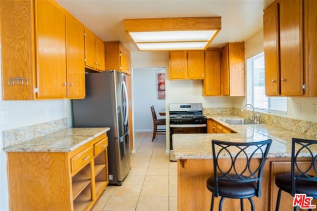 37411 Sheffield Drive, Palmdale CA: https://media.crmls.org/mediaz/5c42a007-9e4e-412b-a312-9c7775473da0.jpg