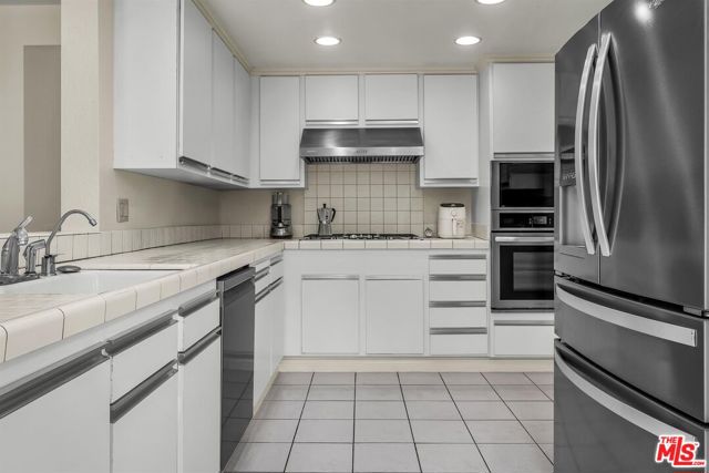 8319 Berger Avenue, Playa del Rey CA: https://media.crmls.org/mediaz/5c42ed02-abaf-452c-935c-ebc10e7f9be0.jpg