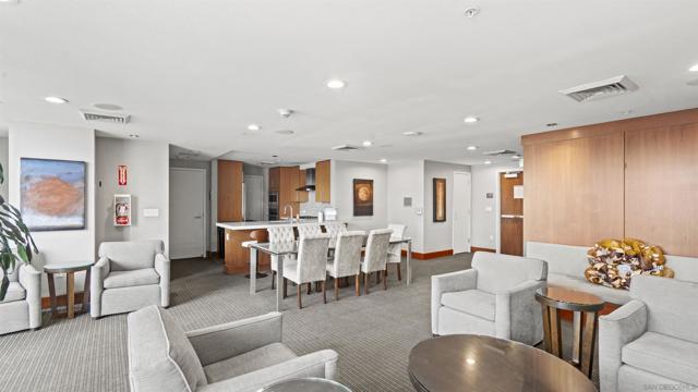 325 7Th Ave, San Diego CA: https://media.crmls.org/mediaz/5c431e4e-1631-401e-8ed9-7bb7e3508d1d.jpg