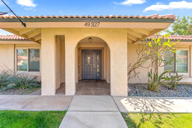 49327 Eisenhower Drive, Indio CA: https://media.crmls.org/mediaz/5c43f425-3349-41c0-a5ce-222f42f9b9e0.jpg