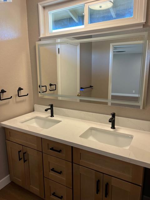 4919 Mohr Ave, Pleasanton CA: https://media.crmls.org/mediaz/5c445975-de46-4582-b020-85ec8b3c50f6.jpg