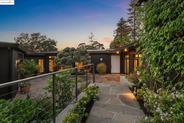7 Requa Place, Piedmont CA: https://media.crmls.org/mediaz/5c44722d-e0f1-4109-a39d-8b49c7b16b99.jpg