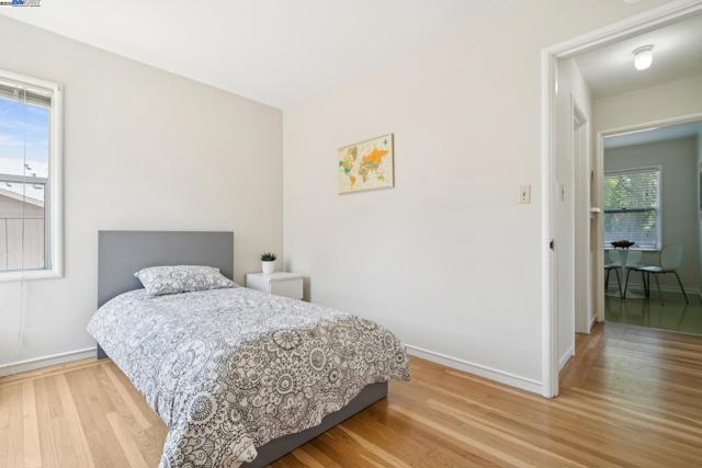 2200 Peach St, Pinole CA: https://media.crmls.org/mediaz/5c449302-6150-464f-b51a-9aa97ab9c024.jpg