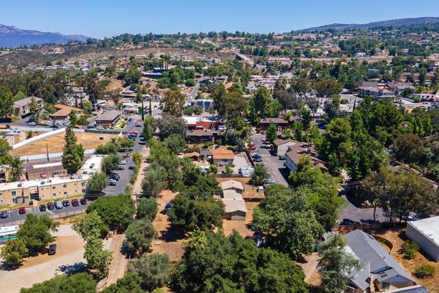 1453 OLIVEWOOD LN, Alpine CA: https://media.crmls.org/mediaz/5c44d4a4-9ce8-419a-9c66-5887b12be752.jpg