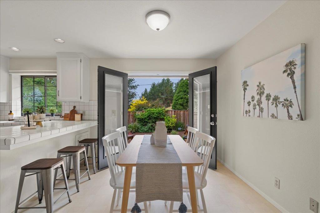 https://media.crmls.org/mediaz/5c45405b-ec35-4bda-b27f-22eedbc49b53.jpg?preset=X-Large