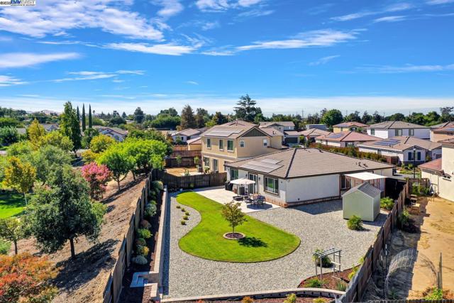 4014 Kenwood Cir, Oakley CA: https://media.crmls.org/mediaz/5c45612b-27d0-4188-aba5-ed813d0bb3c5.jpg