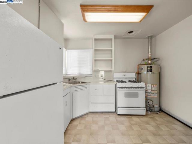 19979 Wisteria St, Castro Valley CA: https://media.crmls.org/mediaz/5c459f43-a7ab-446a-b2cc-65d487a85ecd.jpg