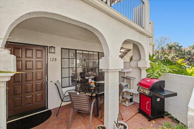 4145 Porte De Merano, San Diego CA: https://media.crmls.org/mediaz/5c4676c9-94c2-4aca-af34-46a60d7cb7dc.jpg