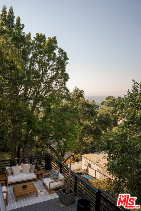 7209 Sunnydip Trail, Los Angeles CA: https://media.crmls.org/mediaz/5c4686f4-fedb-43fc-870b-e10b84f435f7.jpg