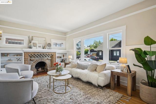 320 Forest St, Oakland CA: https://media.crmls.org/mediaz/5c46b445-f5b3-40d2-b82b-c93a7f67a6e6.jpg