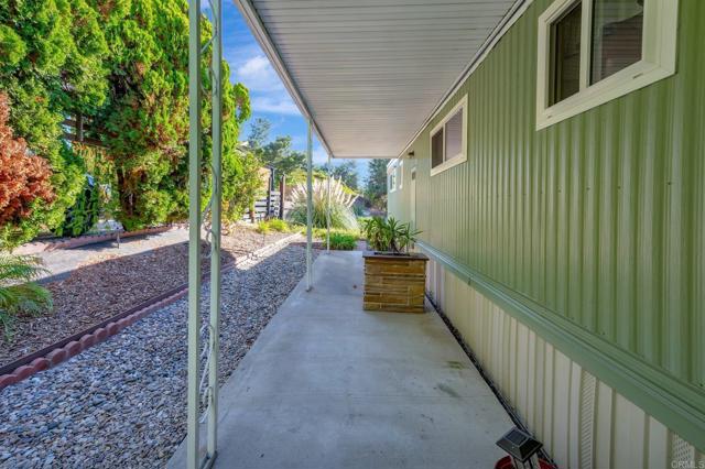 1925 OTAY LAKES RD, Chula Vista CA: https://media.crmls.org/mediaz/5c4702c5-9eee-482f-be00-d78f386c316c.jpg