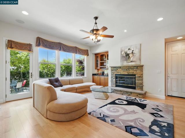135 Diablo Ranch Ct, Danville CA: https://media.crmls.org/mediaz/5c4807c7-4892-48e2-a978-50e485c4876a.jpg